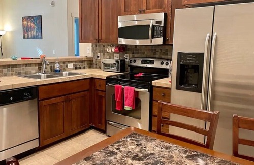 Beaverton Condo | Cozy 2Brm Modern Condo near MAXRail Intel Nvidia Nike, WiFi. 30-day min stay.