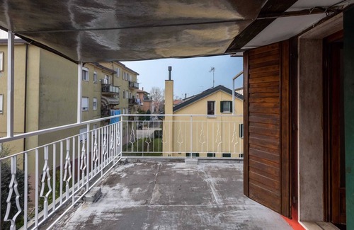 Marghera Apartment | Cozy 2nd floor apartment with terrace