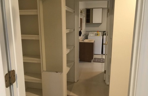 Adrian Apartment | Cozy 2nd story Flat near downtown