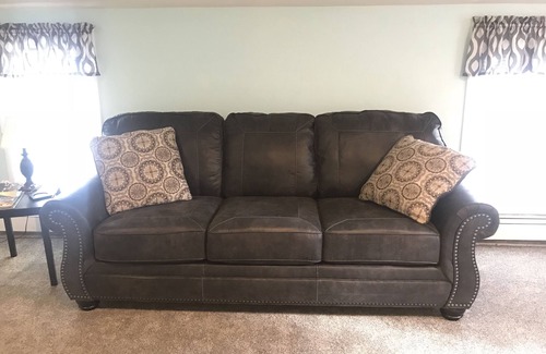 Adrian Apartment | Cozy 2nd story Flat near downtown