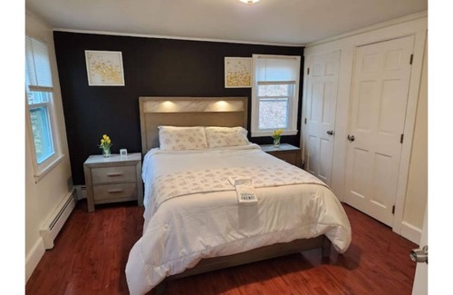 Amston Cottage | Cozy 3 bd Cottage w/ access to private lake