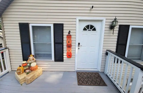Amston Cottage | Cozy 3 bd Cottage w/access to private lake
