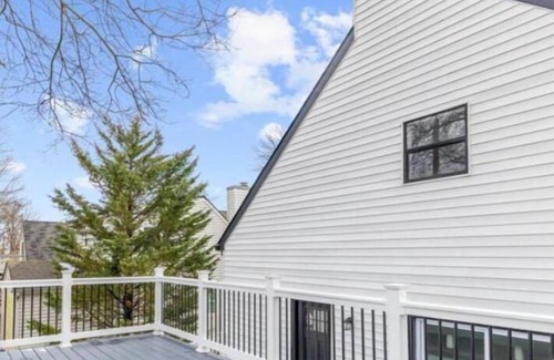 Annapolis House | Cozy 3-bdrm home in Annapolis. Steps away from the beach/4.7 miles to downtown.