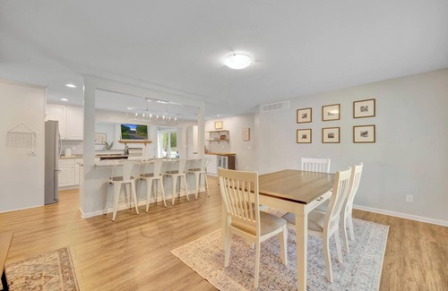 Oxford House | Cozy 3 bed Ranch w/Fenced yard minutes to downtown Lake Orion and Oxford