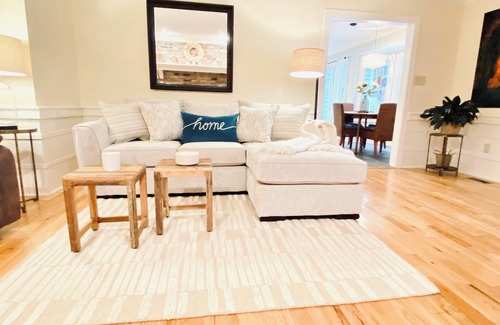 Northwest Raleigh House | Cozy 3 Bedroom 2.5 Bath on Private 1 Acre Wooded Lot