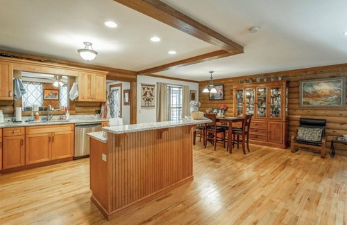 Graysville Cabin | Cozy 3-bedroom 2 bathroom cabin near Chattanooga. Firepit, spa, pool, fireplace.