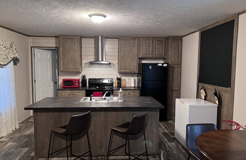 Georgetown House | Cozy 3 Bedroom 2 Full bathroom Home located minutes from Historic Downtown.