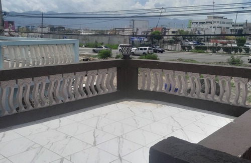 Portmore Apartment | Cozy 3-bedroom apartment in welcoming Portmore with WiFi, AC