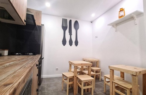 Coimbra City Centre Apartment | Cozy 3-bedroom apartment with AC and WiFi in charming Coimbra