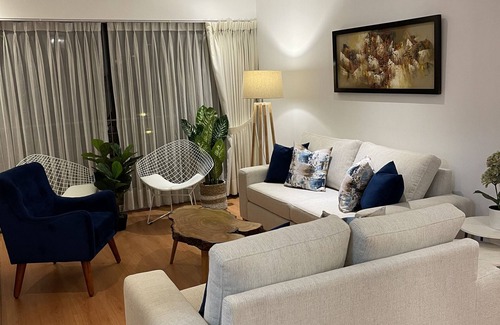 Miraflores Condo | Cozy 3 bedroom Best location in Miraflores free parking