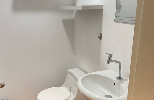 Miraflores Condo | Cozy 3 bedroom Best location in Miraflores free parking