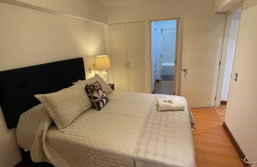 Miraflores Condo | Cozy 3 bedroom Best location in Miraflores free parking
