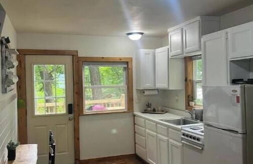 Farwell House | Cozy 3 Bedroom Cabin on Private Lake with canoe. Pet friendly!
