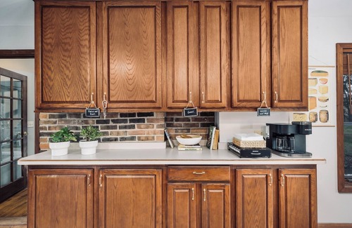 Blacklick Cabin | Cozy 3-bedroom cabin in lovely New Albany with WiFi, AC