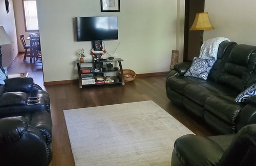 Eau Claire Condo | Cozy 3-bedroom condo with AC and WiFi in enjoyable Eau Claire