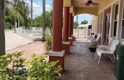 Fedhaven Condo | Cozy 3-bedroom condo in adorable Poinciana with WiFi, fitness, pools and more!