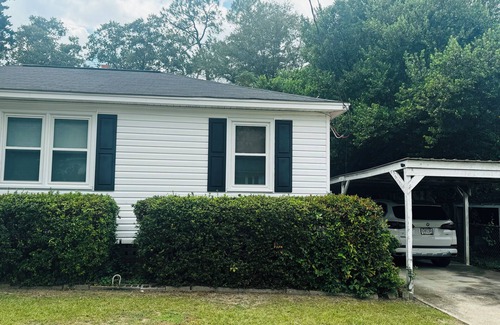 Columbia House | Cozy 3-bedroom Home in West Columbia located only 5 minutes from downtown vista.