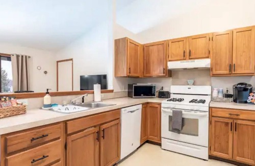 Byron Center House | Cozy 3 Bedroom Home With Attached 1 Stall Garage!