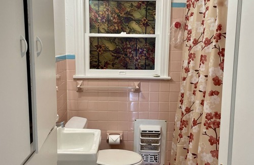 Brentwood House | Cozy 3-bedroom house in charming Austin with AC, Wi-Fi