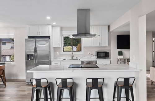 Renton House | Cozy 3-bedroom house in peaceful Renton with WiFi, AC