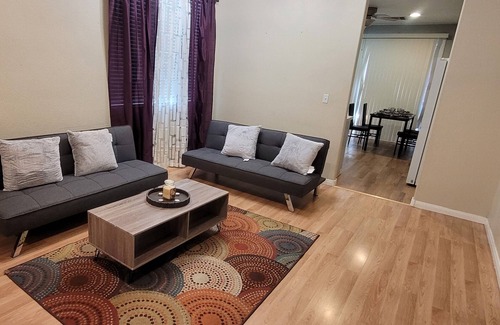 El Capitan Ranch House | Cozy 3 Bedroom House 15 Minutes Drive to Downtown Las Vegas. Pet-Friendly!