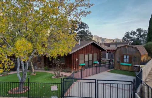 Kernville Cabin | Cozy 3-Bedroom Log Cabin in beautiful Kernville with WiFi, AC
