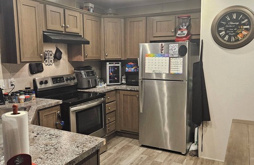 South View House | Cozy 3-bedroom mobile home in charming Fayetteville with WiFi, AC
