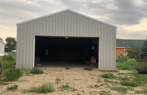 Pierre House | Cozy 3-bedroom mobile home in the Spring Creek Area just north of Pierre.