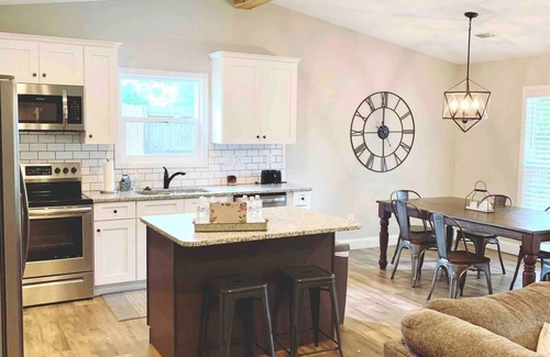 Conestee House | Cozy 3-bedroom Ranch Retreat with 2 Baths, WiFi, Garage, and Fenced Backyard