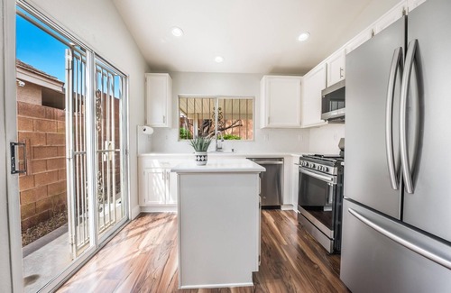 Spring Valley House | Cozy 3-Bedroom single story house, 15 minutes to the strip. Pet-Friendly.