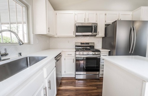 Spring Valley House | Cozy 3-Bedroom single story house, 15 minutes to the strip. Pet-Friendly.