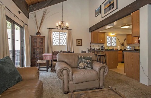 South Lake Tahoe Ski Chalet | Cozy 3-bedroom chalet in lovely South Lake Tahoe with WiFi