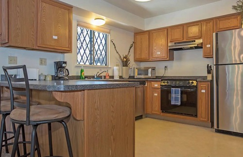 South Lake Tahoe Ski Chalet | Cozy 3-bedroom chalet in lovely South Lake Tahoe with WiFi