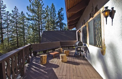 South Lake Tahoe Ski Chalet | Cozy 3-bedroom chalet in lovely South Lake Tahoe with WiFi