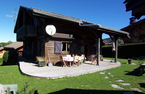 Les Carroz-d'Araches Ski Chalet | Cozy 3-BR Chalet in Quiet Area - Near Slopes, Fireplace, WiFi, Garage