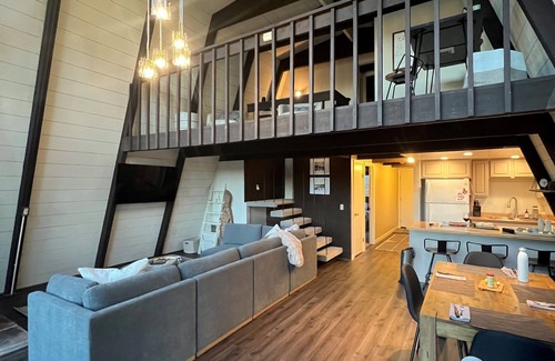 Groveland Cabin | Cozy 3-Level cabin in Groveland with WiFi, stunning views, deck and hot tub