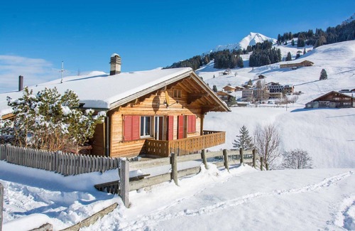 Adelboden House | Cozy 3-room holiday apartment combined with a studio in a quiet location.