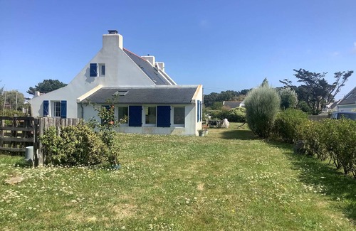 Sauzon House | Cozy 3-Star Home: Spacious, Sea Nearby, No WiFi, Non-Smoking