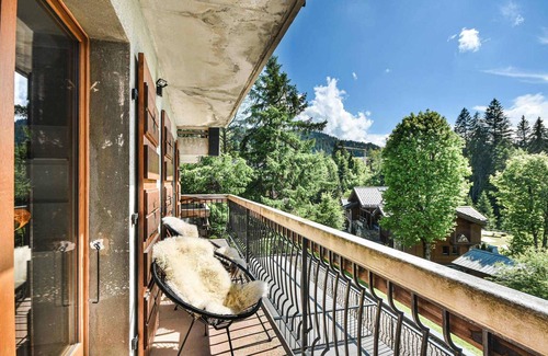 Les Gets Apartment | Cozy 37m² Apartment - Sleeps 5 - Near Slopes & Center with Fireplace