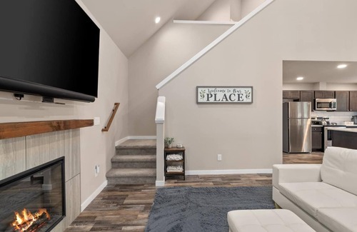 Packwood Cabin | Cozy 3BD Chalet - Hot Tub & Game Room - Mt Rainier