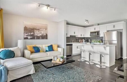 Calgary House | Cozy 3BD Home | Close to YYC Airport & DT, A/C