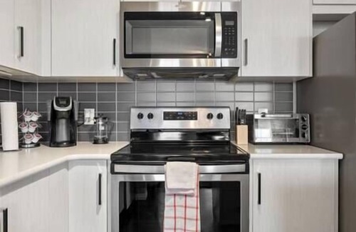 Calgary House | Cozy 3BD Home | Close to YYC Airport & DT, A/C