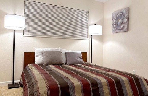 Everett House | Cozy 3BR 2BA House in Everett, with All the Amenities