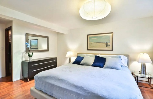 Clarkson-Lorne Park House | Cozy 3BR Hideaway | Hot Tub, Firepit, Port Credit
