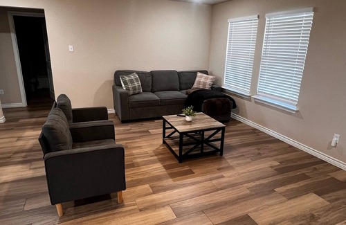 Poolville House | Cozy 3BR Home in Poolville/AC + Fast WiFi/Relaxing Escape