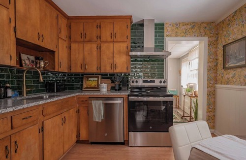 Lynchburg Apartment | Cozy 3BR Home | KING Bed | ONLY 8-Min to LU!