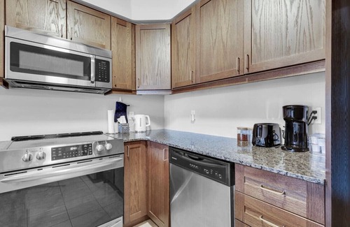 Kitchener House | Cozy 3BR Home + Parking Near Kitchener Attractions
