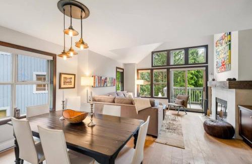 Blackcomb House | Cozy 3BR Home, Sleeps 6 ,Hot Tub, Patio, BBQ, Free Parking