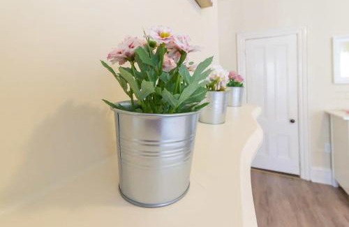 Saint John House | Cozy 3BR Loft in Heart of Uptown - Parking & Coffe