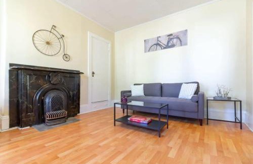 Saint John House | Cozy 3BR Loft in Heart of Uptown - Parking & Coffe